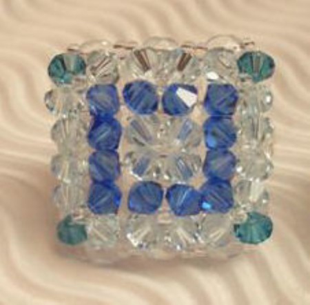 *BIN ZU HABEN* Ring aus Swarovskisteinen blau